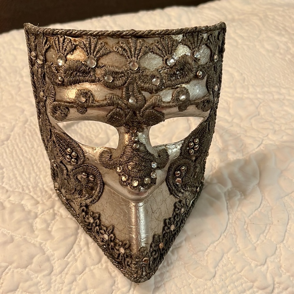 Mardi Gras Mask Silver aluminum style embroidered crystal detail decor mens mask - Picture 6 of 11